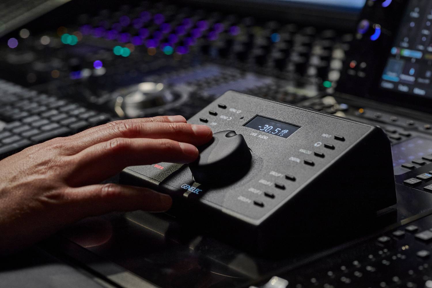 1706184585695556.jpg Genelec.jpg